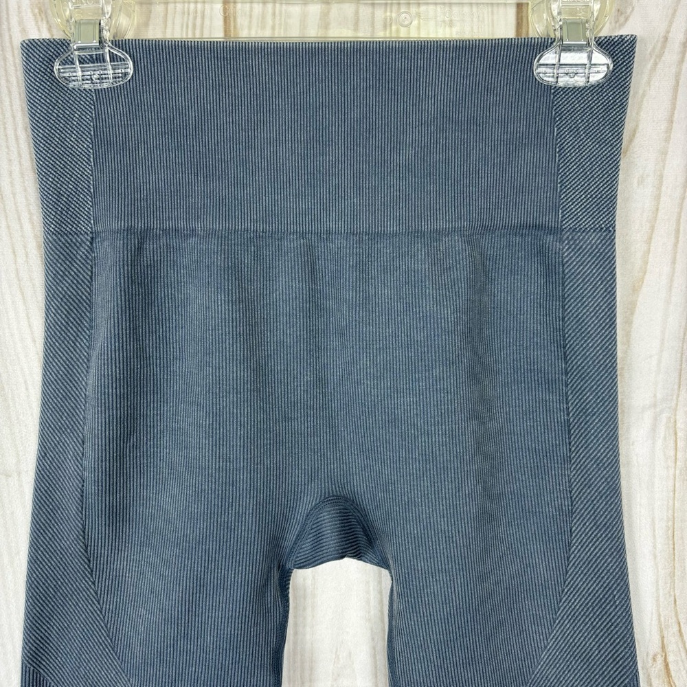 Leggings Hi-Rise Ribbed Stretchy Active Wear Seamless Blue Size Small/Medium - Picture 4 of 11